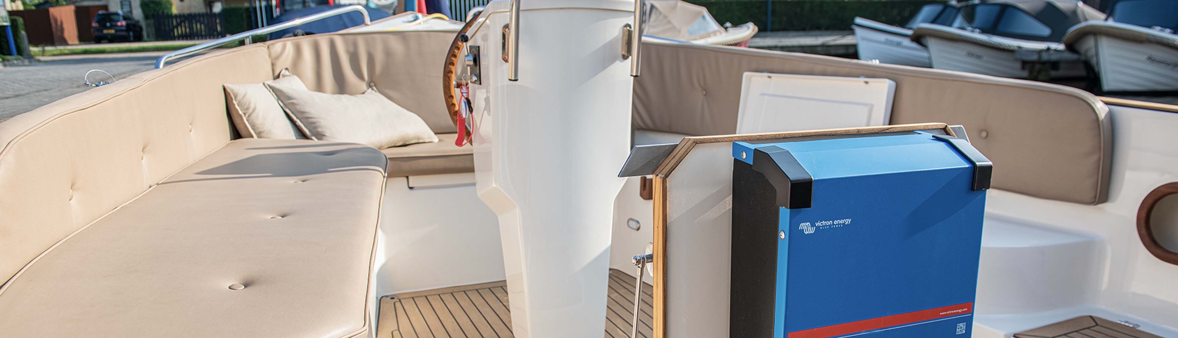 Innenraum eines Motorbootes mit installierter...