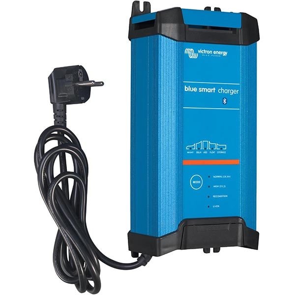 Blue Smart IP22 Charger 24/16(1) 230V CEE 7/7